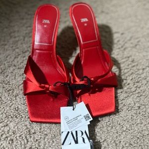 Zara Heeled Satin Effect Sandals • US 7.5 • Colour - Red